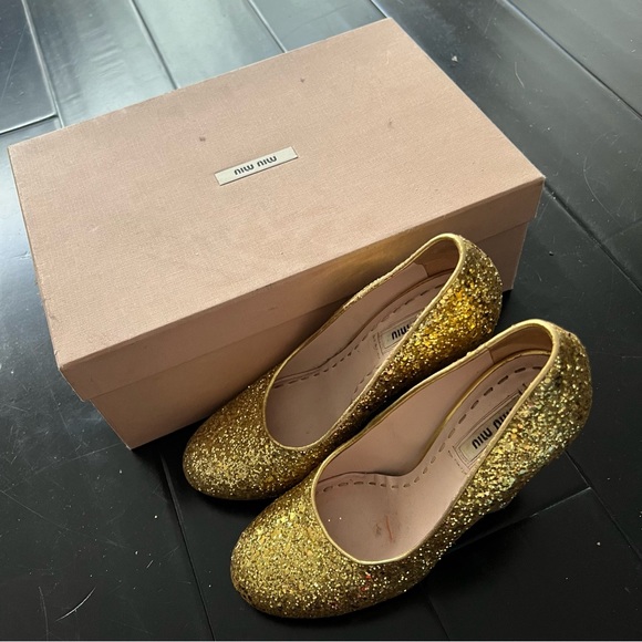 Miu Miu Vintage Fall 2011 Gold Glitter Curve Heeled Pumps - Picture 11 of 12